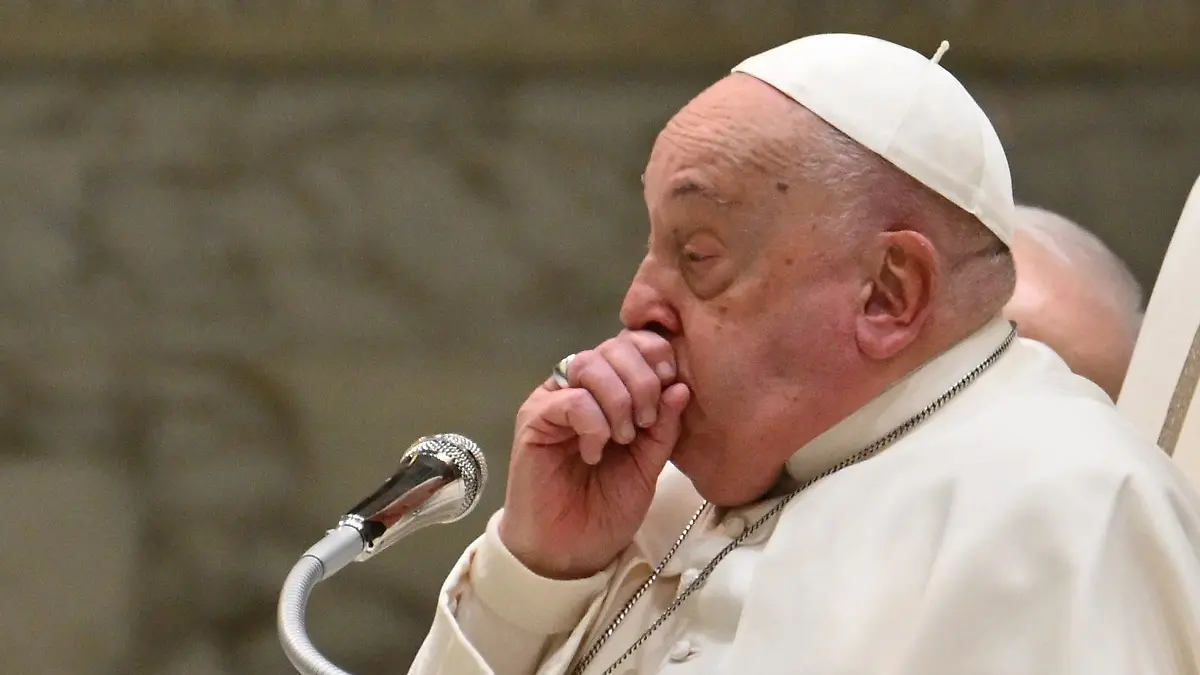 Papa Francisco padece bronquitis